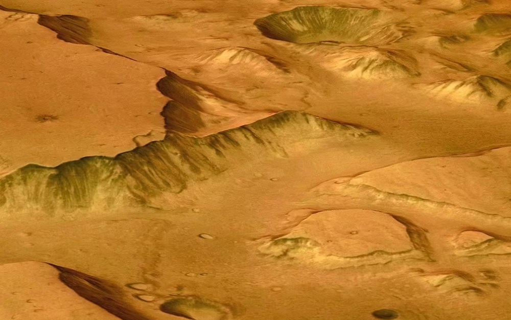 Güneş Sistemi'ndeki en büyük kanyon fotoğraflandı: İstanbul'un 150 katı büyüklüğünde - 9