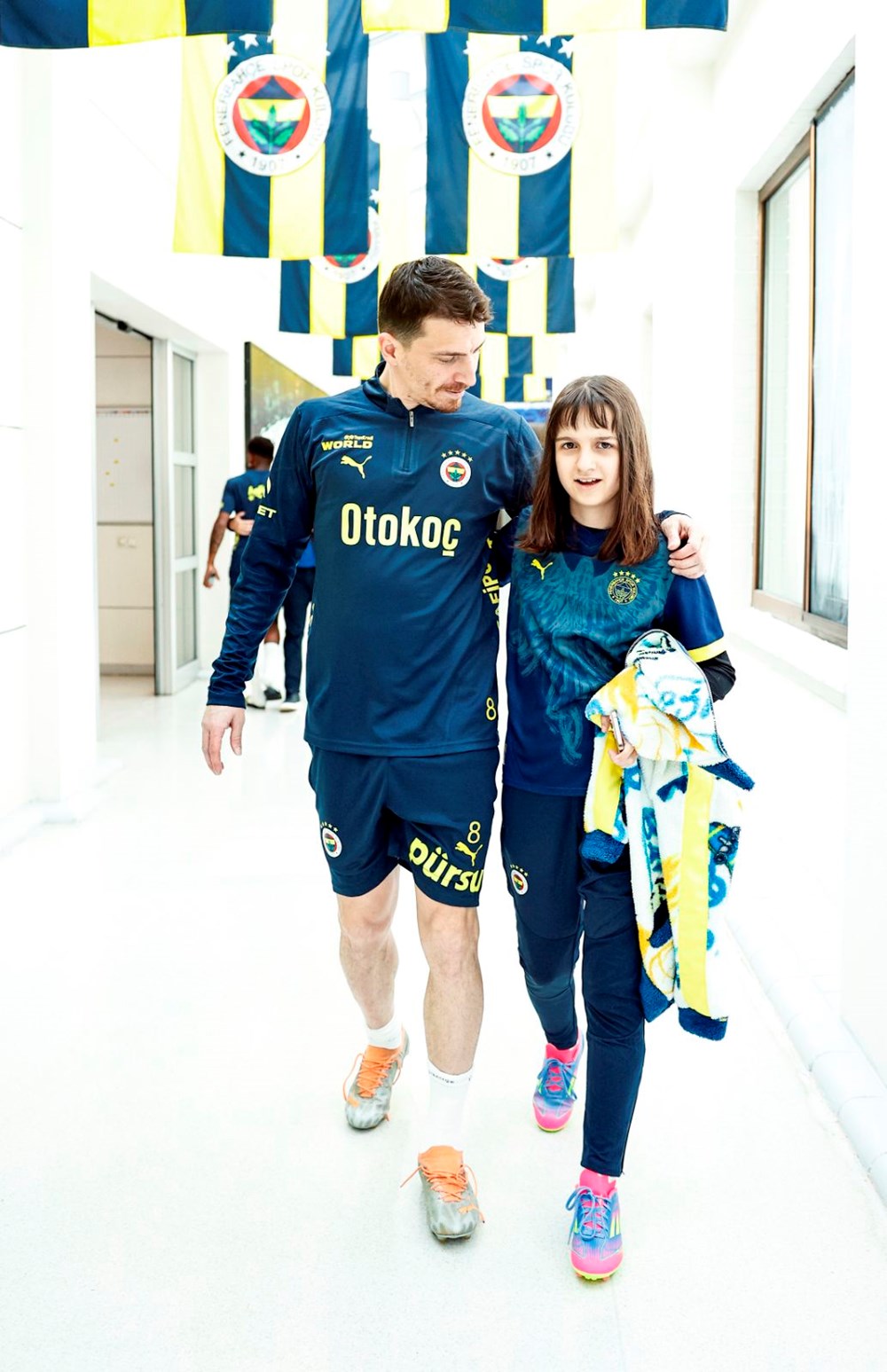 Aziz Yıldırım'ın kızı Yaz, Fenerbahçe idmanında 74 37uDIxCofE2trW 9cFK mw