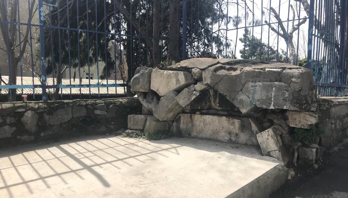 Osmanlı mirası 300 yıllık çeşme kaldırım altında kaldı Osmanlı mirası 300 yıllık çeşme kaldırım altında kaldı