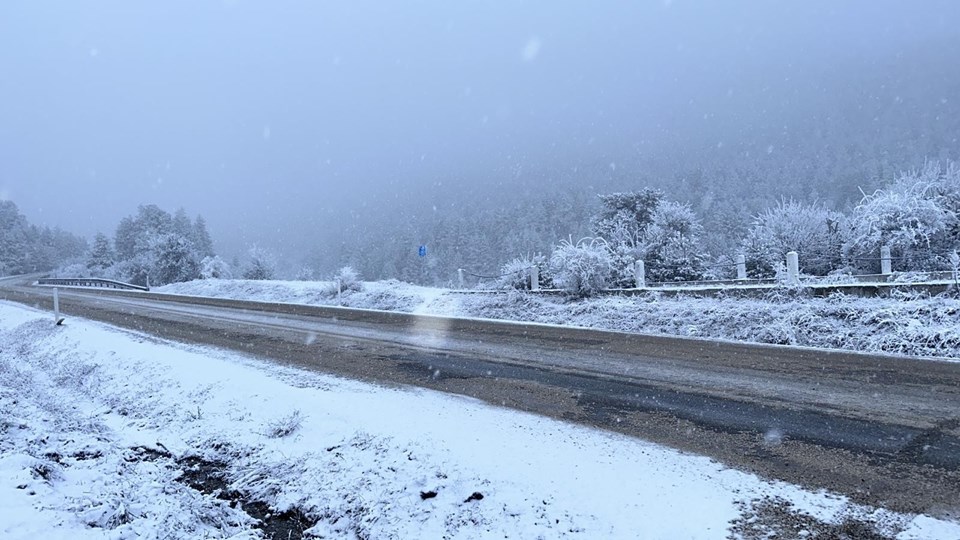 Ankara'ya mevsimin ilk karı düştü - 1