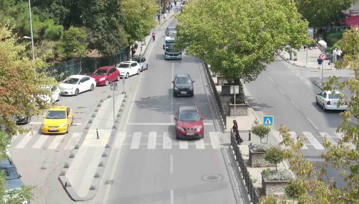 Kadıköy'de yayalara yol vermeyen sürücülere ceza