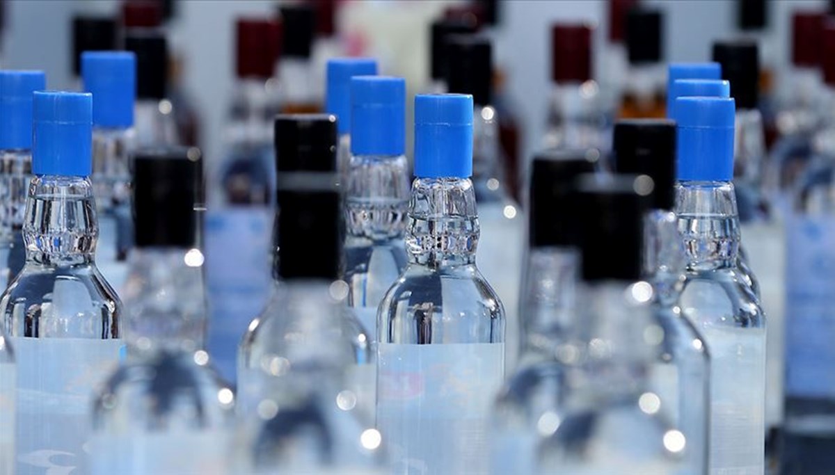 Balıkesir'de 2 bin 342 litre sahte içki ele geçirildi Balıkesir'de 2 bin 342 litre sahte içki ele geçirildi