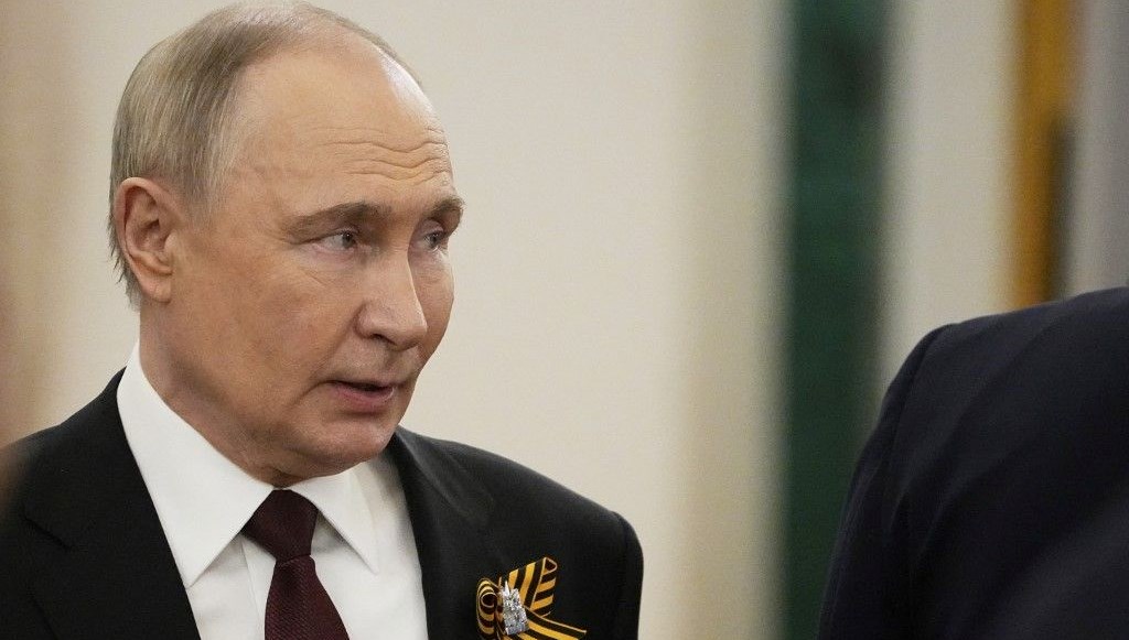 Suikast korkusu Putin'i eve kapattı