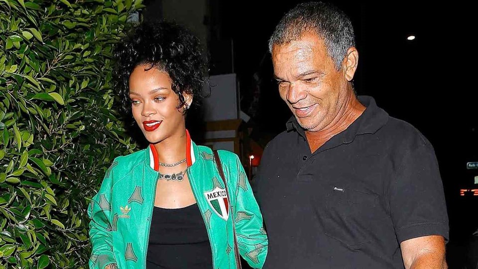 Rihanna, babası Ronald Fenty malikane hediye etti - 1