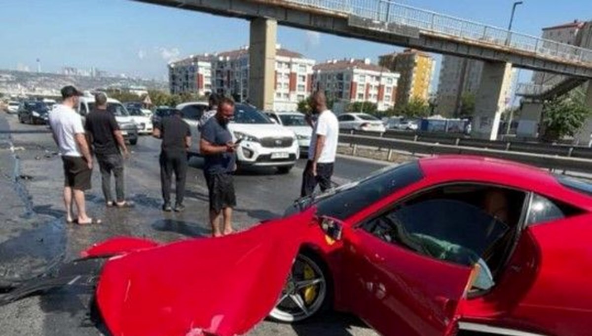 Herkes Ferrari kazasını konuşuyor...