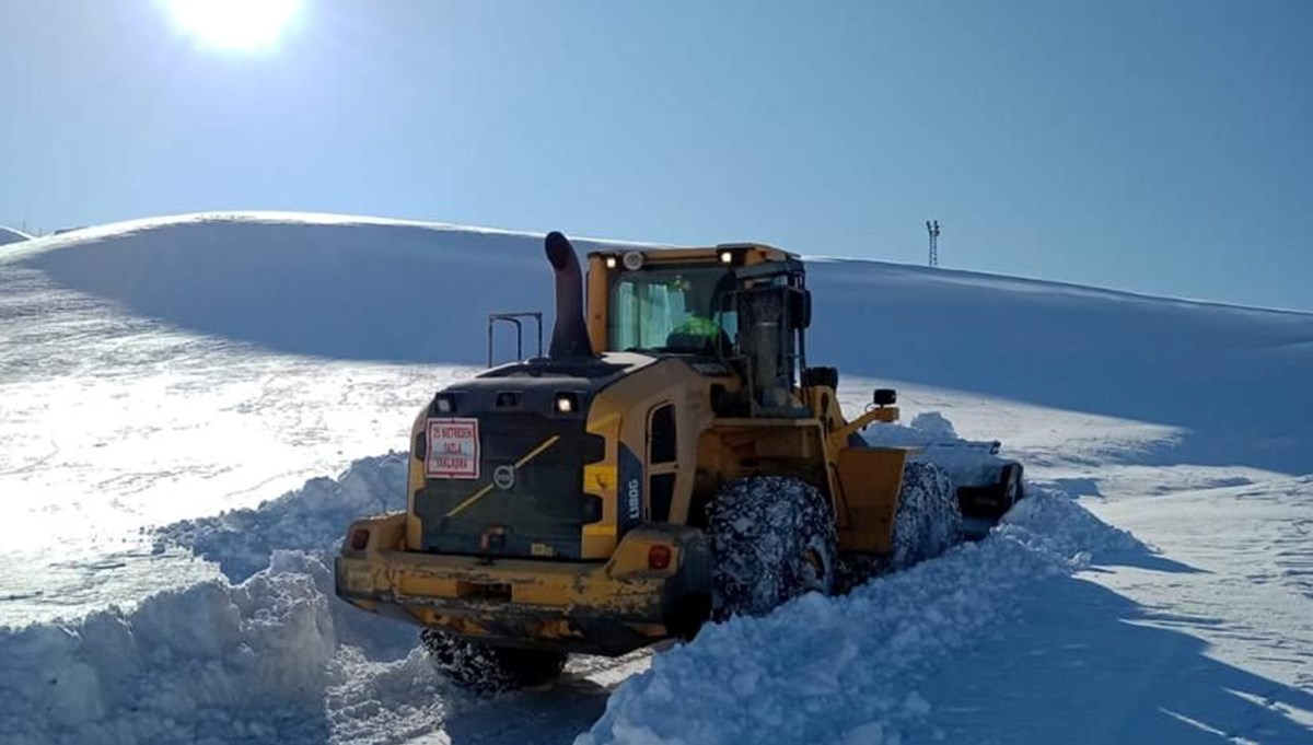 Van'da yolu kapalı 451 yerleşim yerinden 360'ı açıldı