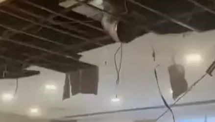 AVM'nin yemek katının tavanı çöktü