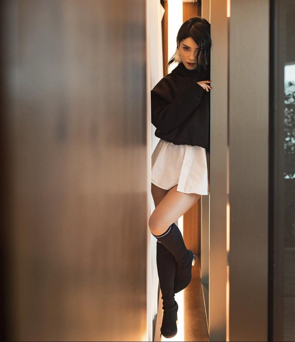 Nilgün Belgün takipçilerini geçmişe götürdü: Bu fotoğraf Marmaris'te çekildi (Ünlülerin çocukluk ve gençlik halleri) - 257