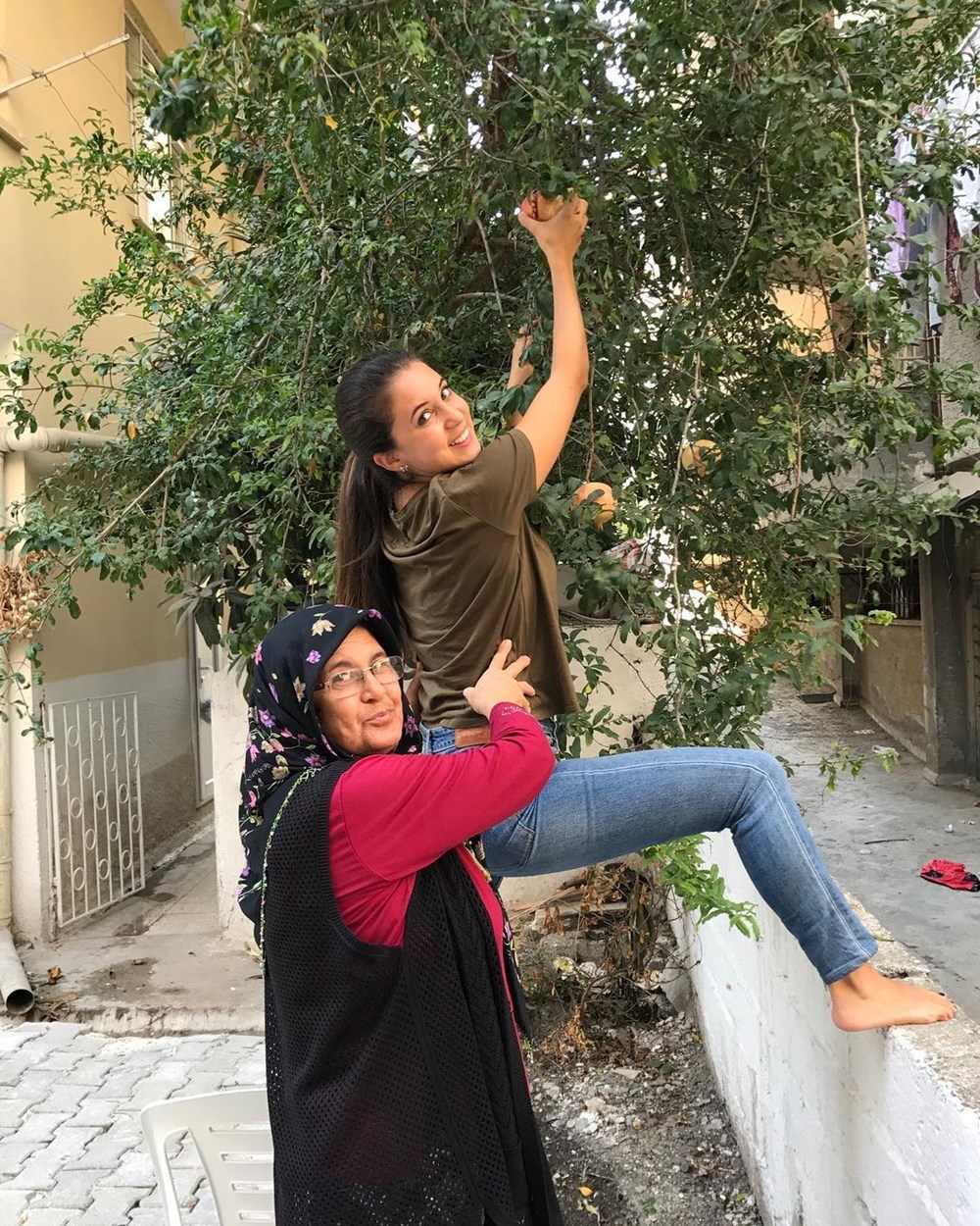Karsu Dönmez'in üç akrabası daha hayatını kaybetti - 6