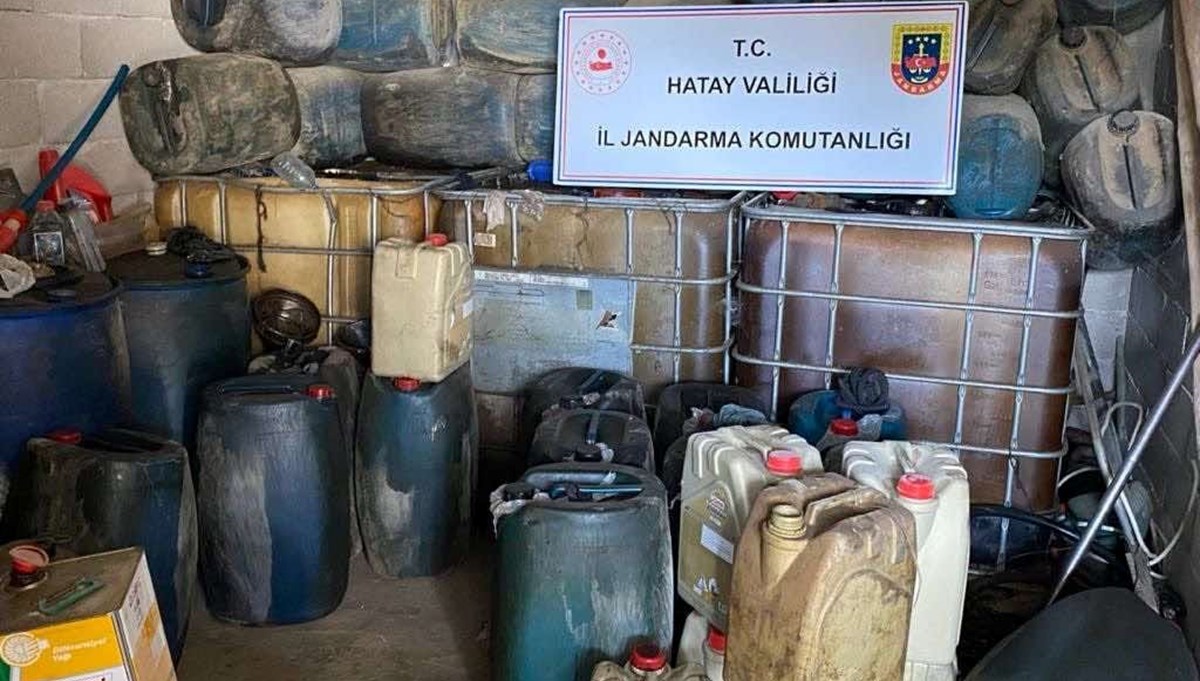 Hatay'da 12 bin litre kaçak akaryakıt ele geçirildi Hatay'da 12 bin litre kaçak akaryakıt ele geçirildi
