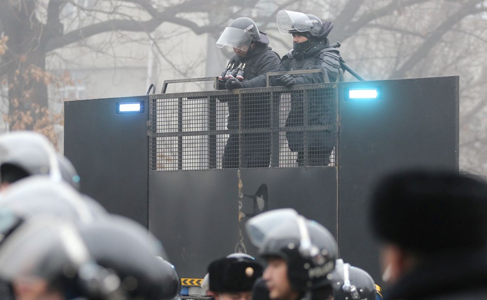 Kazakistan’ın Almatı şehrinde protestocular Valilik binasına girdi, başkentte OHAL ilan edildi - 4
