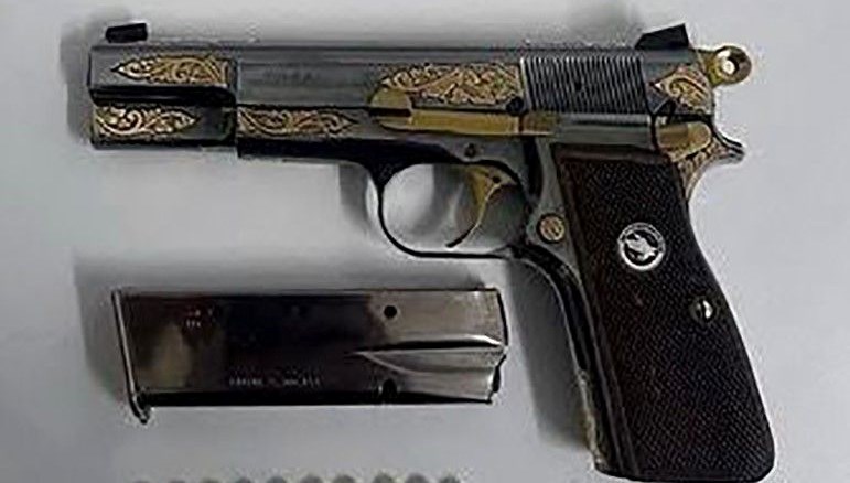 Ruhsatsız tabanca ve uyuşturucu ele geçirildi