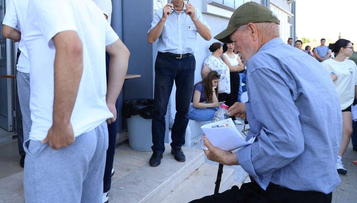 YKS'nin en yaşlı adayı sınava girdi
