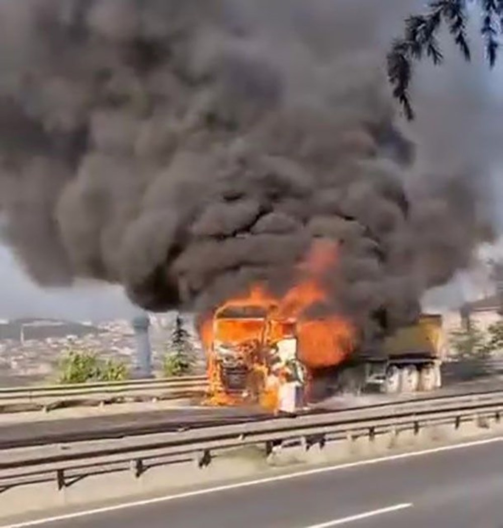 D-100'de TIR yangını: Trafik kilitlendi 74 3CrSE UsMEu6EYLPnq8Pvw