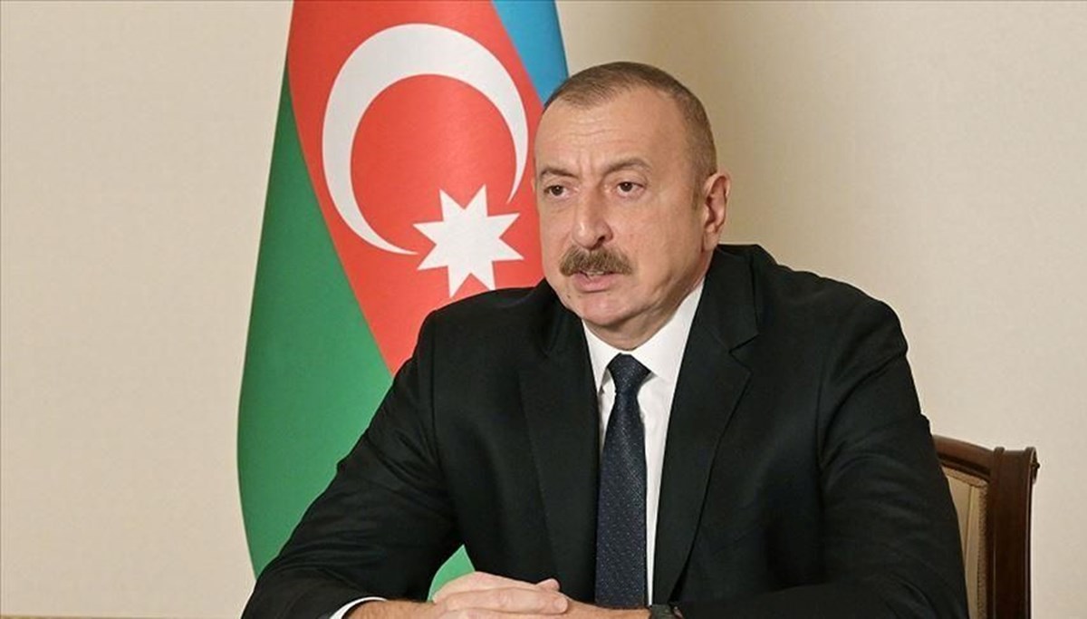 Azerbaycan askeri Laçın şehrine bayrak dikti