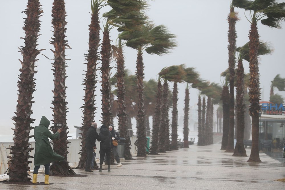 Kırmızı kodla aşırı yağış uyarısı yapılan Antalya'da sağanak etkili oluyor - 3