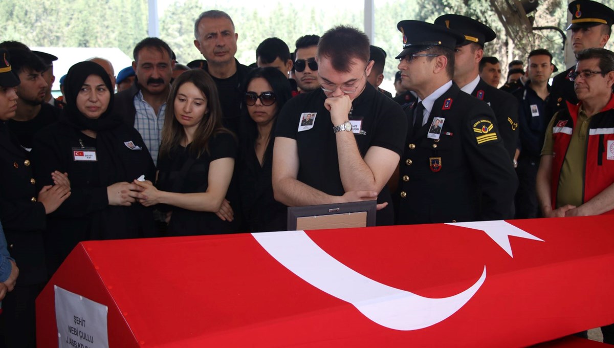 Şehit Jandarma Astsubay Kıdemli Başçavuş Çullu'ya son veda Şehit Jandarma Astsubay Kıdemli Başçavuş Çullu'ya son veda
