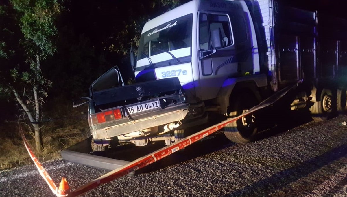 İzmir'de zincirleme kaza: 2 kardeş yaşamını yitirdi