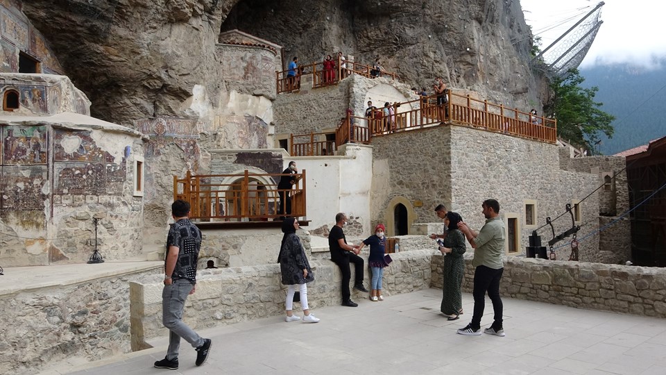 Restorasyon çalışmaları tamamlanan Sümela Manastırı’na 10 bin ziyaretçi - 1