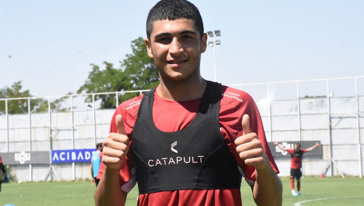 Sivasspor'un genç yeteneği Yunus Emre Konak Brentford'a gidiyor Sivasspor'un genç yeteneği Yunus Emre Konak Brentford'a gidiyor