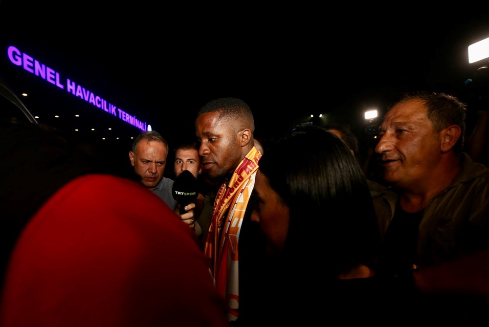Galatasaray'ın transfer görüşmelerine başladığı Wilfried Zaha, İstanbul'a geldi - 2