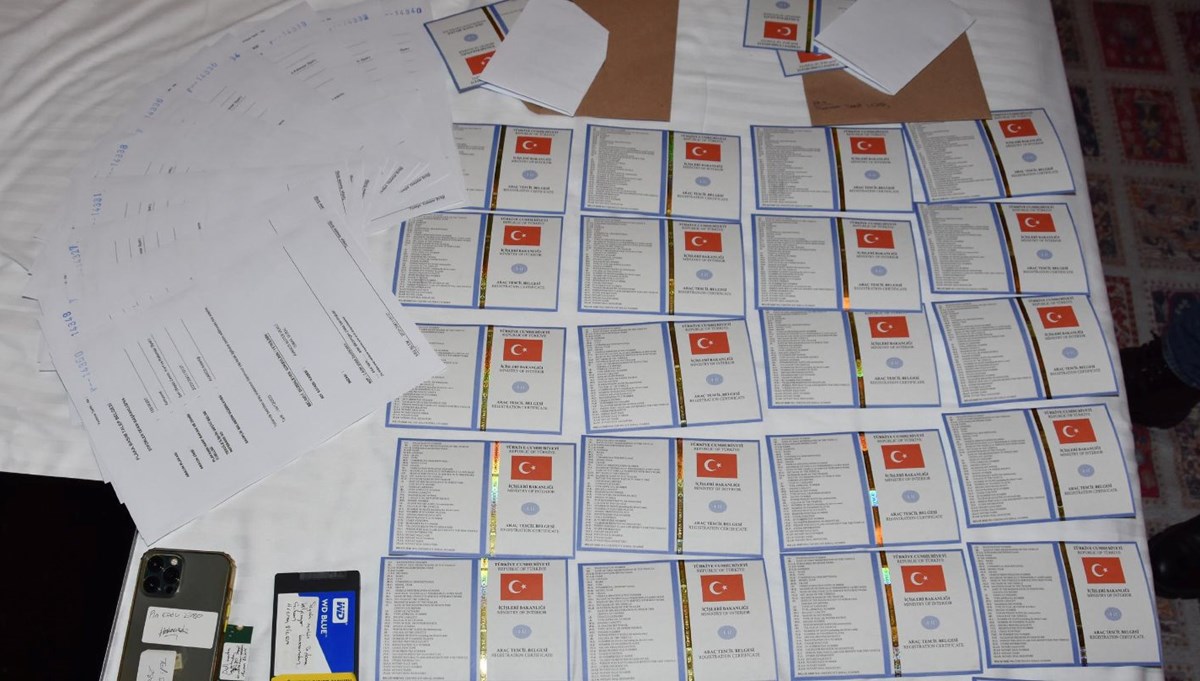 Noterde rüşvet ağı: 225 milyon liralık ruhsat vurgununda 234 kişi gözaltına alındı Noterde rüşvet ağı: 225 milyon liralık ruhsat vurgununda 234 kişi gözaltına alındı