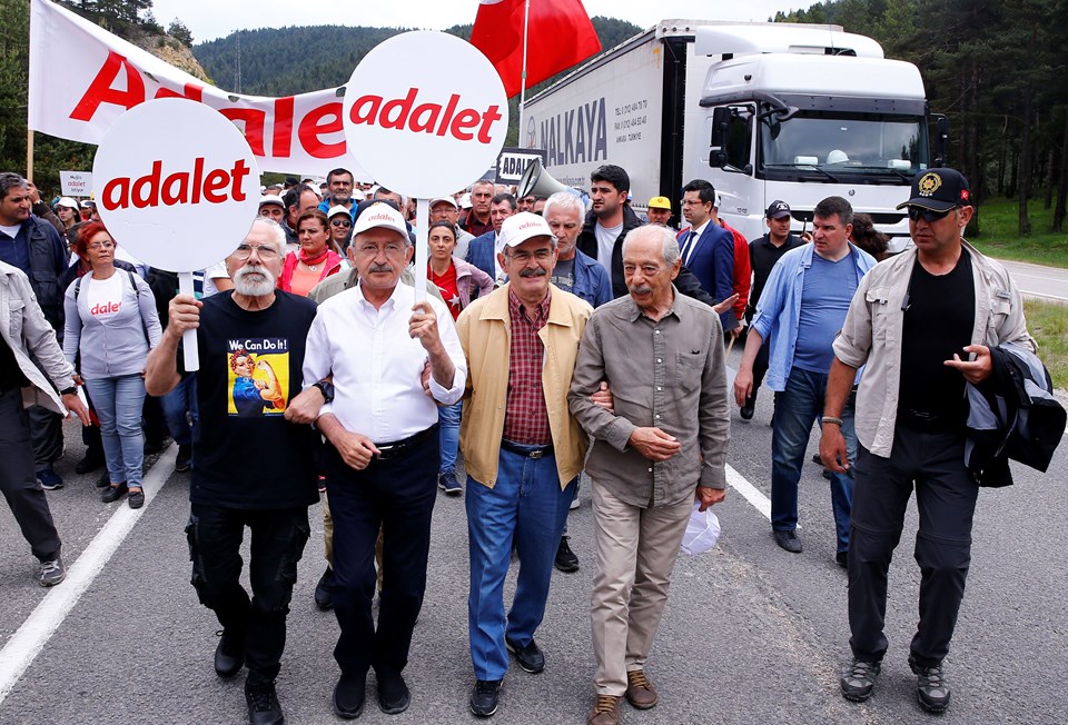 Tezcan: Kılıçdaroğlu'na yönelik adımda gök kubbeyi dar ederiz - 2