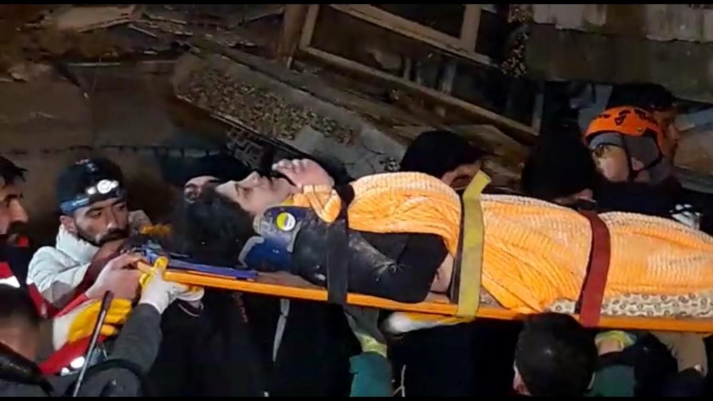 Enkaz altındakiler için zamana karşı yarış - 24