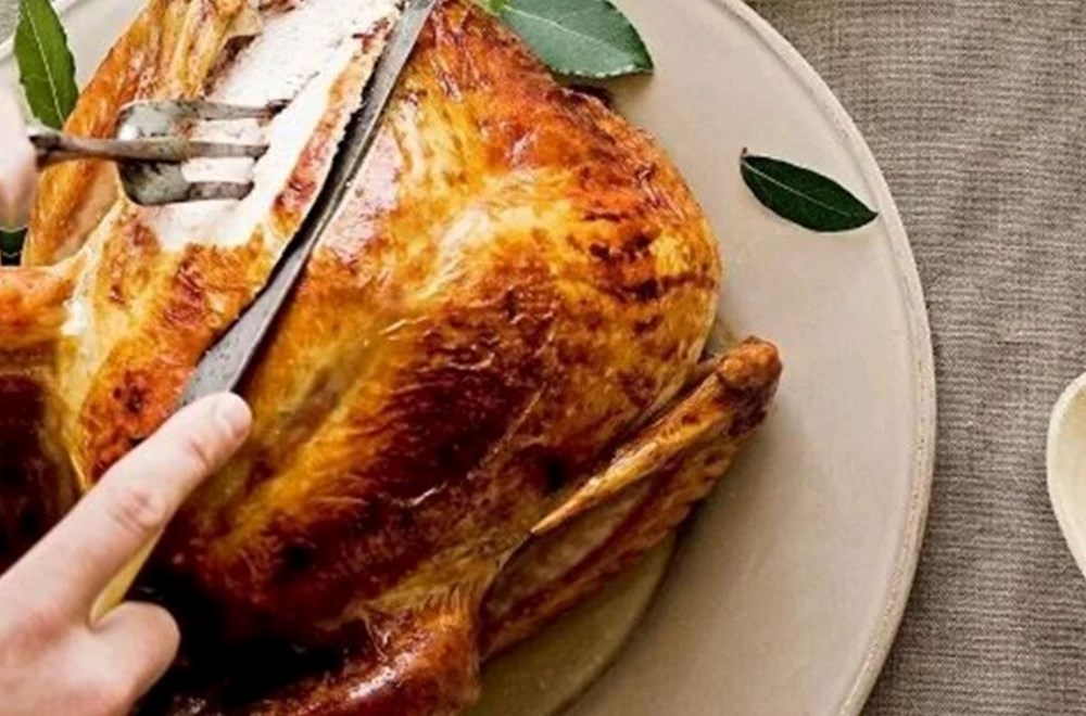 İç pilavına 1 kaşık eklemek lezzetini 5'e katlıyor: Nar gibi kızarmış yılbaşı hindisi tarifi - 9