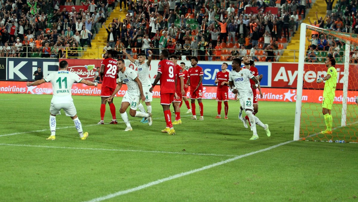 5 gollü Antalya derbisinde kazanan Alanyaspor