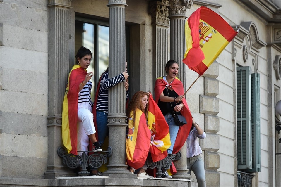 Barselona'da bu kez bağımsızlık karşıtları gösteri yaptı - 1