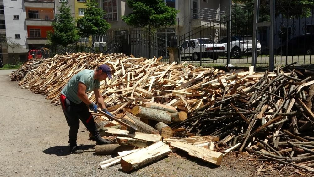 Günde 12 yumurta yiyip odun kırıyor, ayda 80 bin lira kazanıyor 75