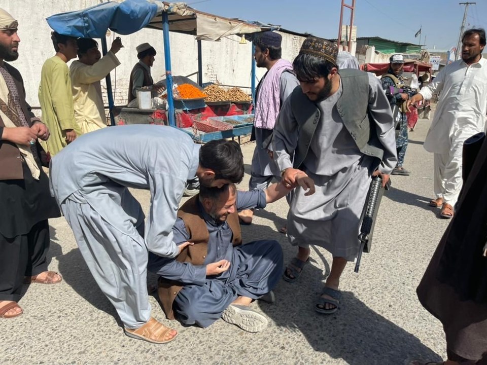 Afganistan'da camiye bombalı saldırı: En az 32 can kaybı - 1