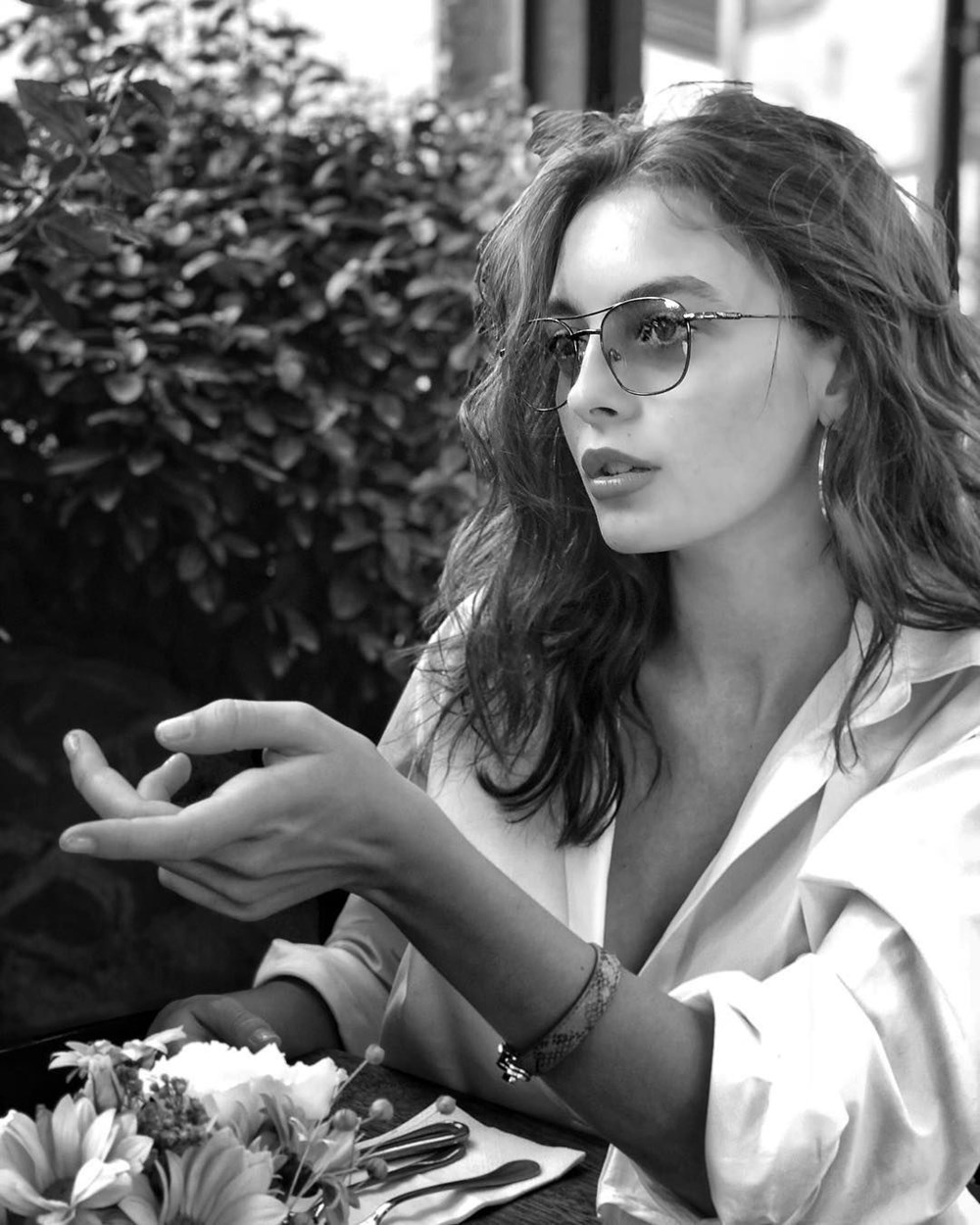 Melis Sezen Estetiksiz Hali Oyuncu Melis Sezen makyajsız hali ile