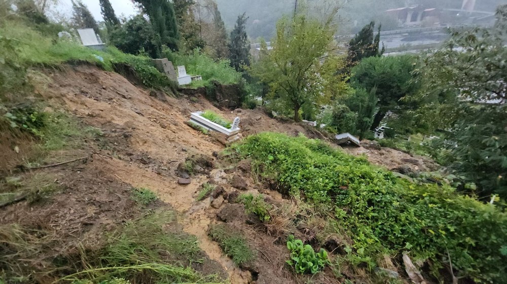 Zonguldak'ta aşırı yağış: Mezarlıklarda heyelan oluştu, 4 ev tahliye edildi - 6