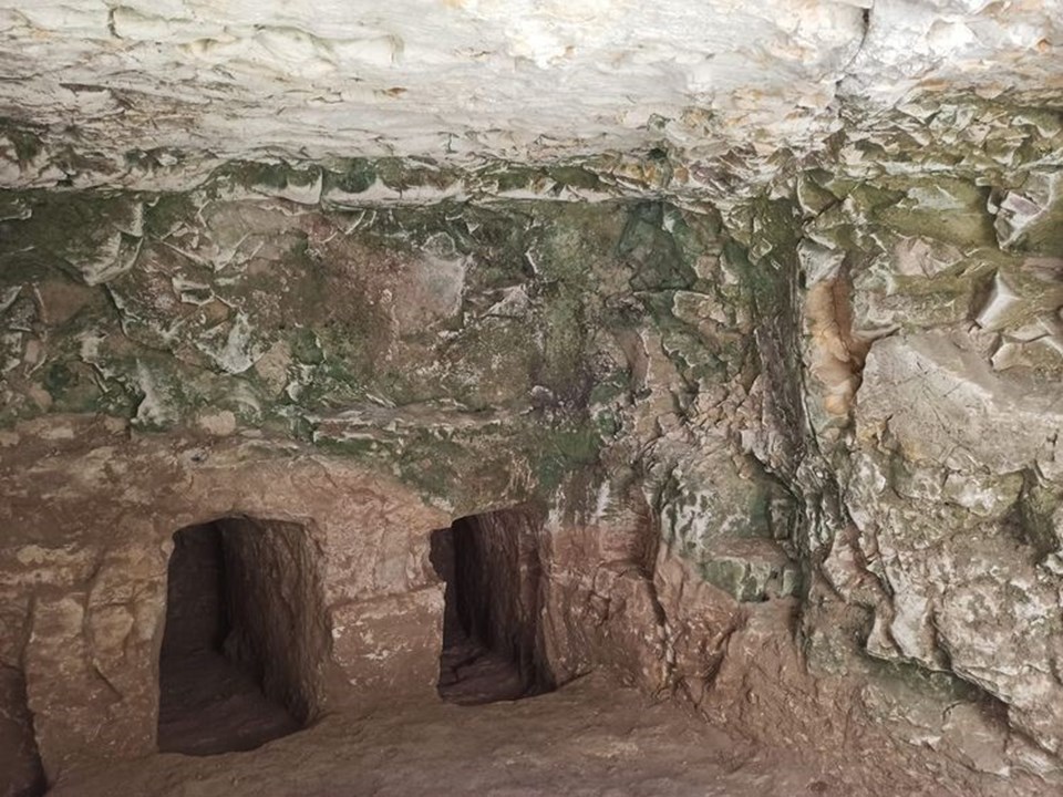 Adıyaman'da kaçak kazılarda 1900 yıllık oda mezarı bulundu - 1