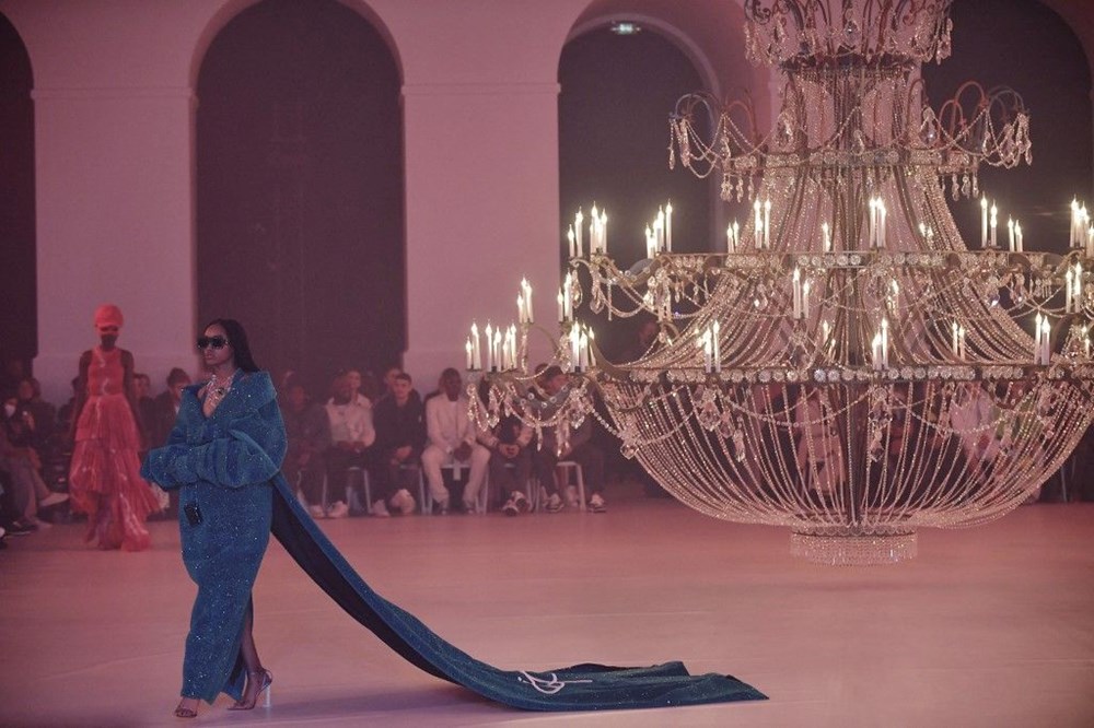 Genç yaşta kansere yenik düşen dahi tasarımcı Virgil Abloh anısına defilede yıldızlar geçidi - 19