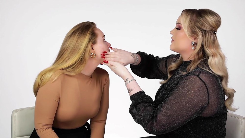Adele'e yarım yüz makyajı - 2