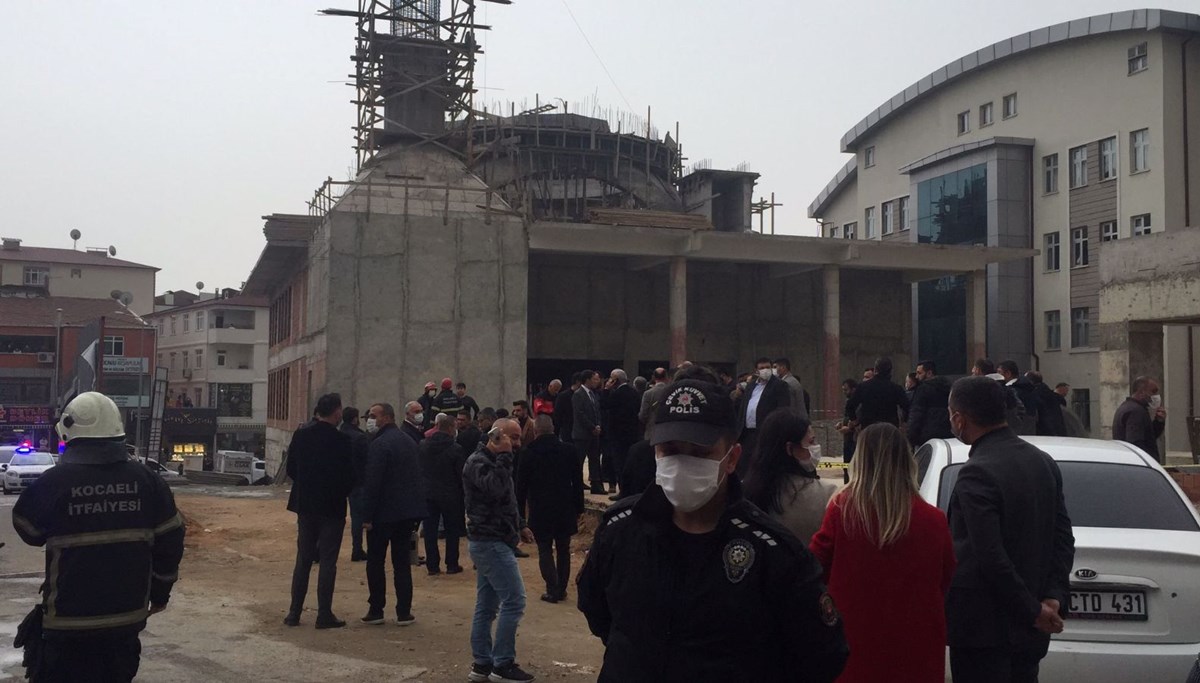 Cami inşaatında iskele çöktü: 8 yaralı