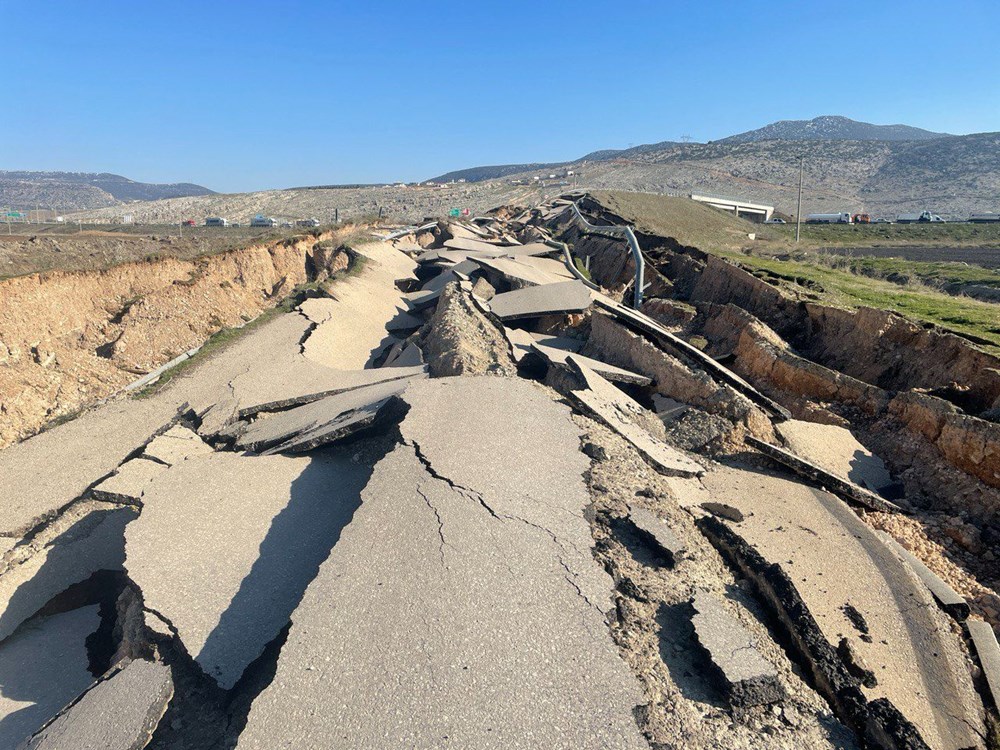 Kahramanmaraş'taki yol depremde paramparça oldu - 4