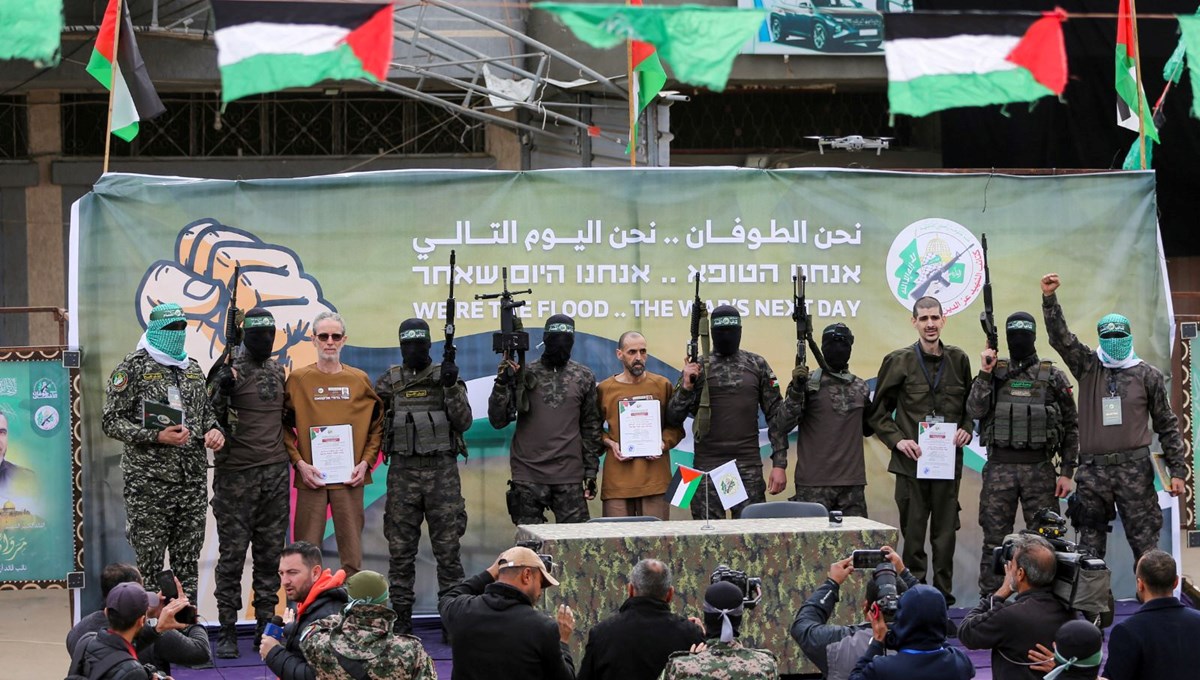 Hamas 3 İsrailli erkek esiri serbest bıraktı, Filistinliler hapishaneden salıverildi: Gazze'de beşinci tur Hamas 3 İsrailli erkek esiri serbest bıraktı, Filistinliler hapishaneden salıverildi: Gazze'de beşinci tur
