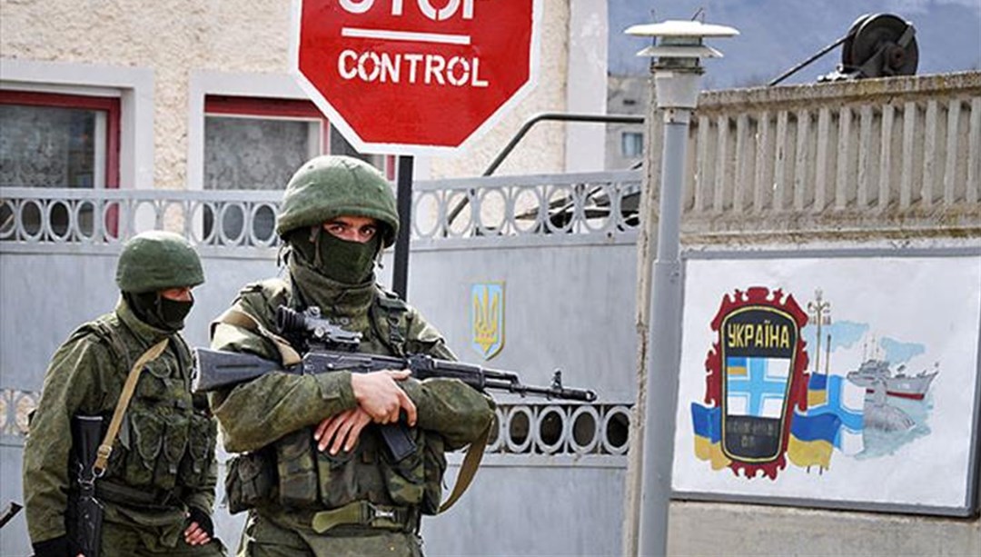 Rus askeri komutanına sinirlendi, makineli tüfekle karargah bastı