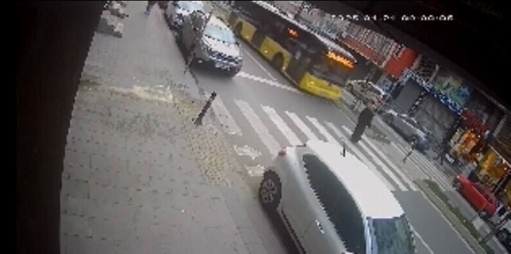 İETT otobüsünün yaya kaldırımında çarptığı kadın hayatını kaybetti - 2
