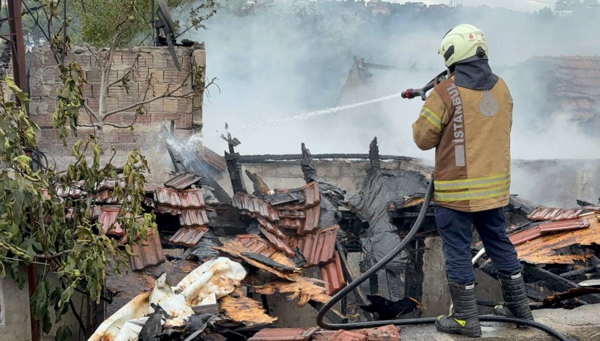 Üsküdar'da korkutan yangın