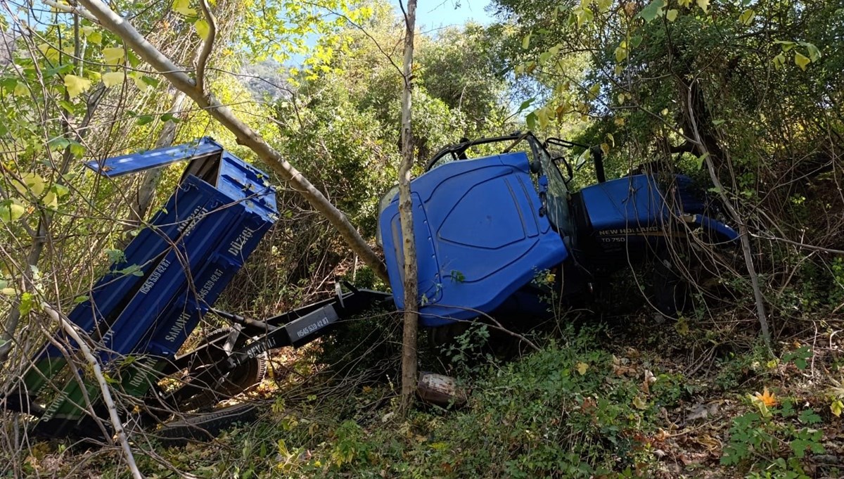 Traktör uçurumdan devrildi