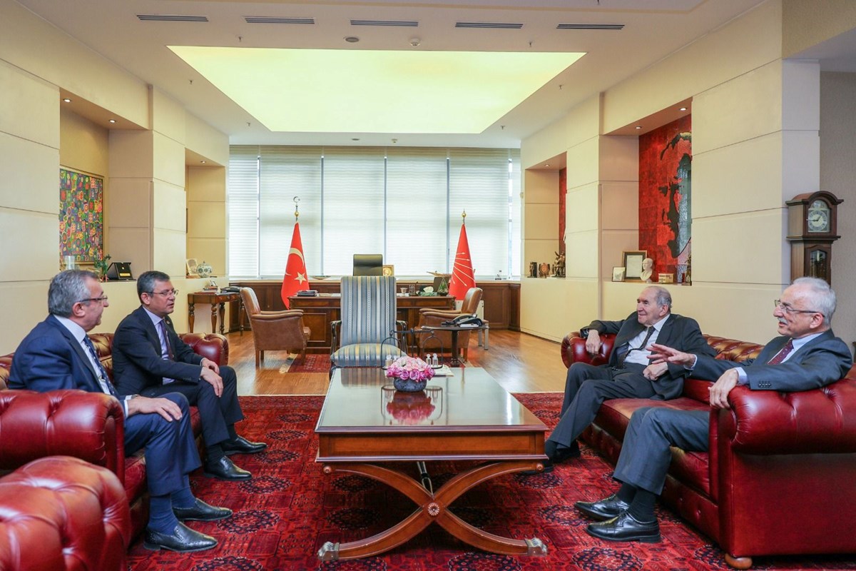 Özgür Özel, Altan Öymen ve Murat Karayalçın ile görüştü Özgür Özel, Altan Öymen ve Murat Karayalçın ile görüştü