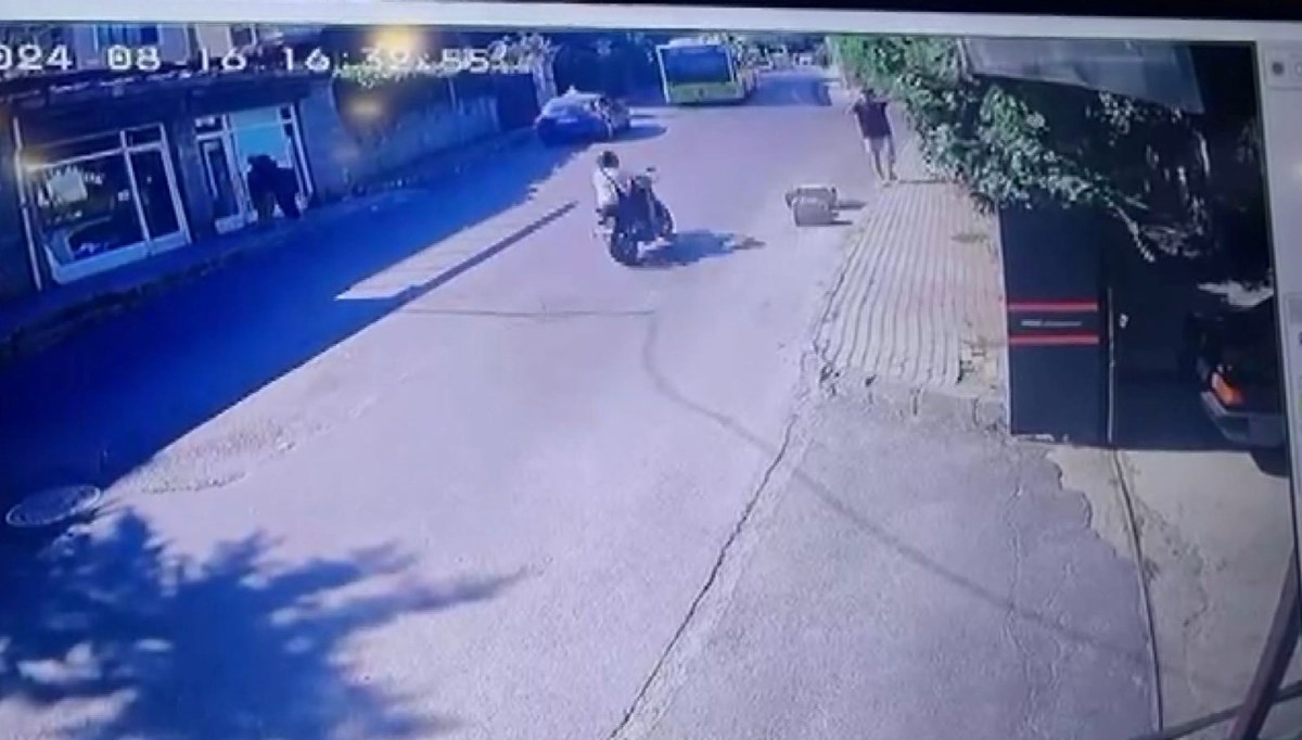 Sarıyer'de İETT otobüsü motosikletliye çarptı Sarıyer'de İETT otobüsü motosikletliye çarptı
