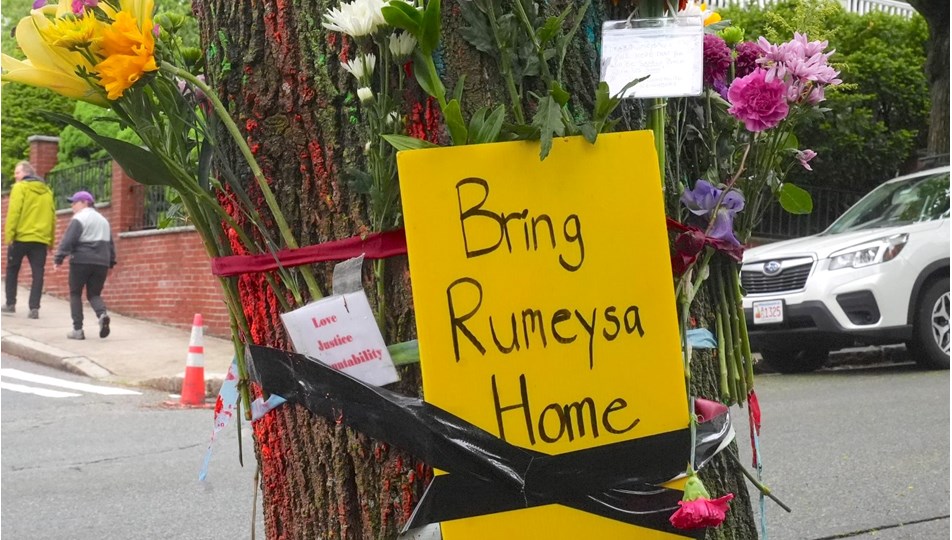 Rümeysa Öztürk'ün komşuları evinin önünü çiçek bahçesine çevirdi