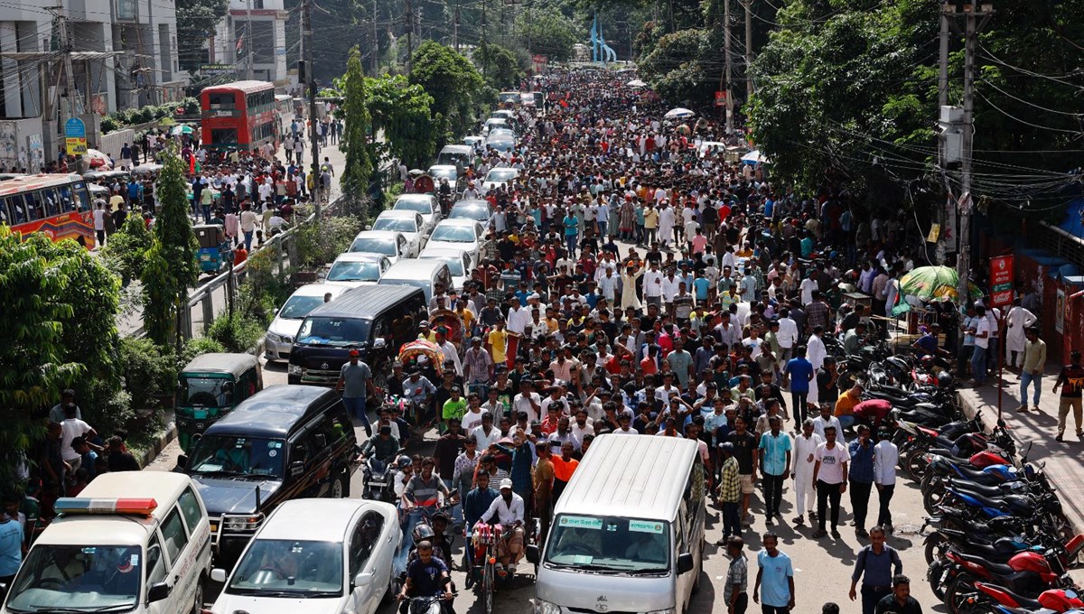 Bangladeş'te protestolar: Anayasa Mahkemesi başyargıcı istifasını sundu