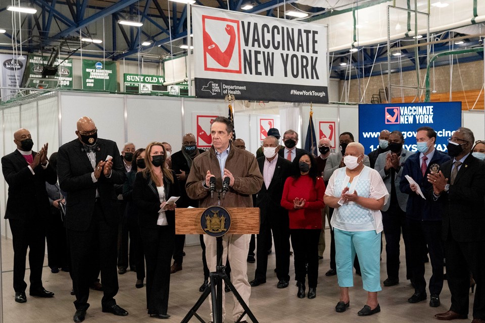 New York'ta 250 bin çalışana aşı ya da haftalık test zorunluluğu - 1